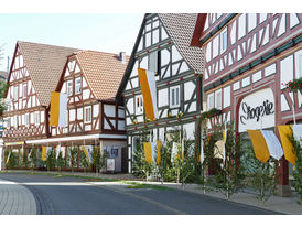Fronleichnamsaltäre in den Naumburger Straßen (© Karl-Franz Thiede)